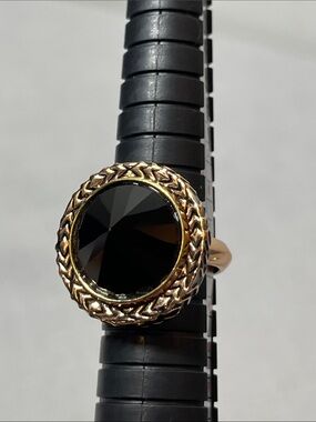 House of Harlow Gold-Tone Ring with Large Black Faceted Stone
Size 6